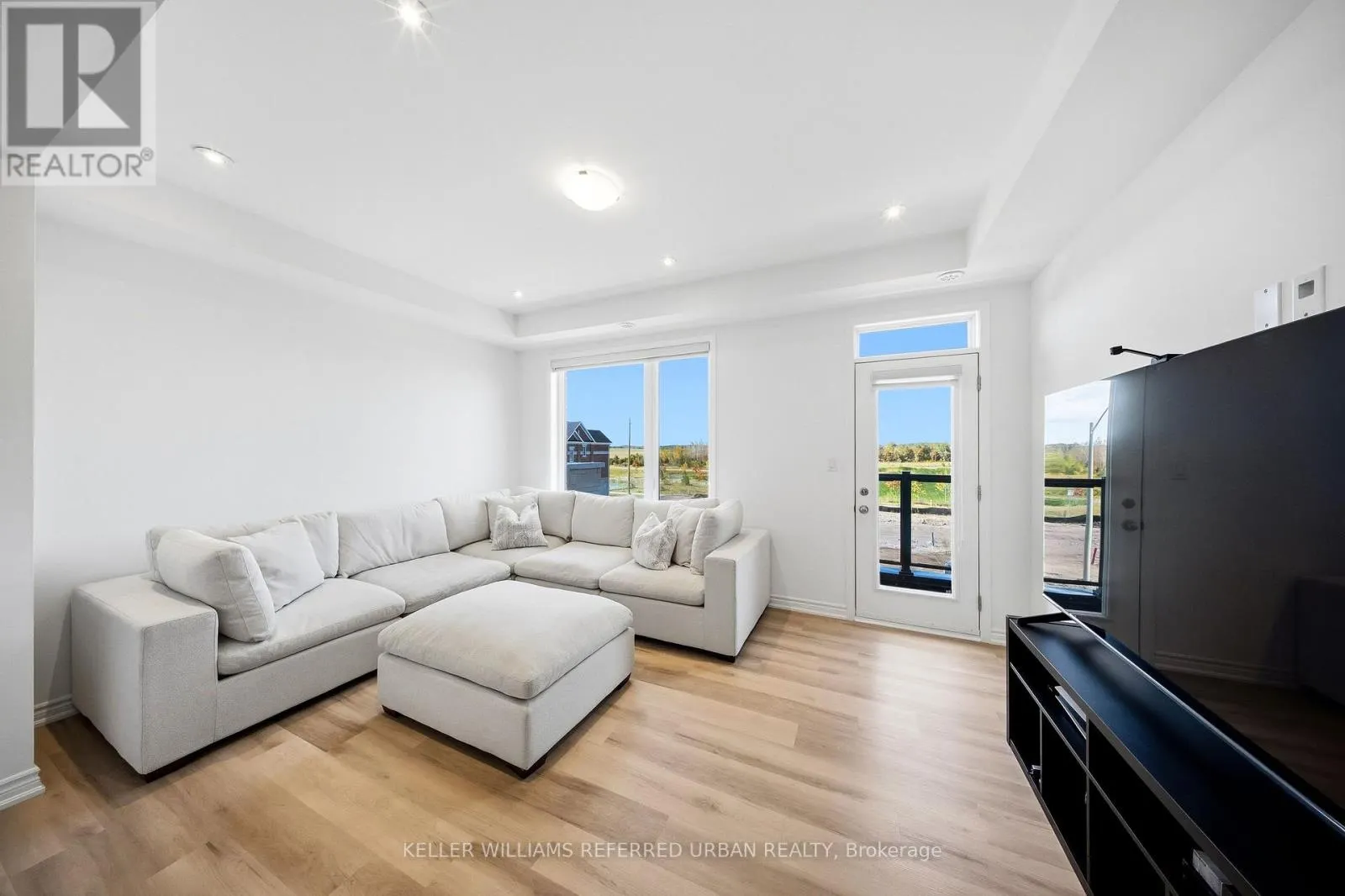 61 VINEWOOD CRESCENT