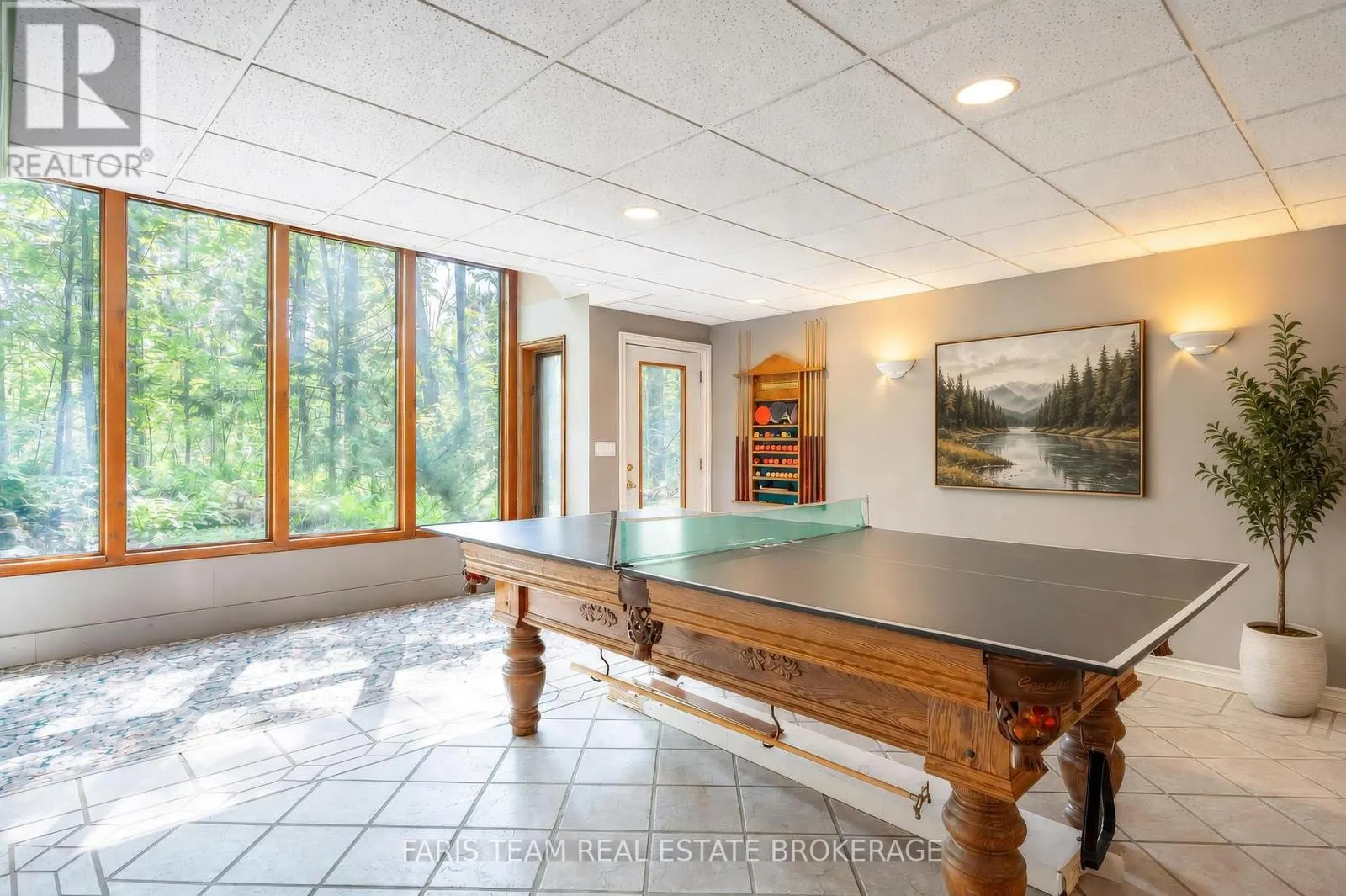15 SCOTTDALE DRIVE