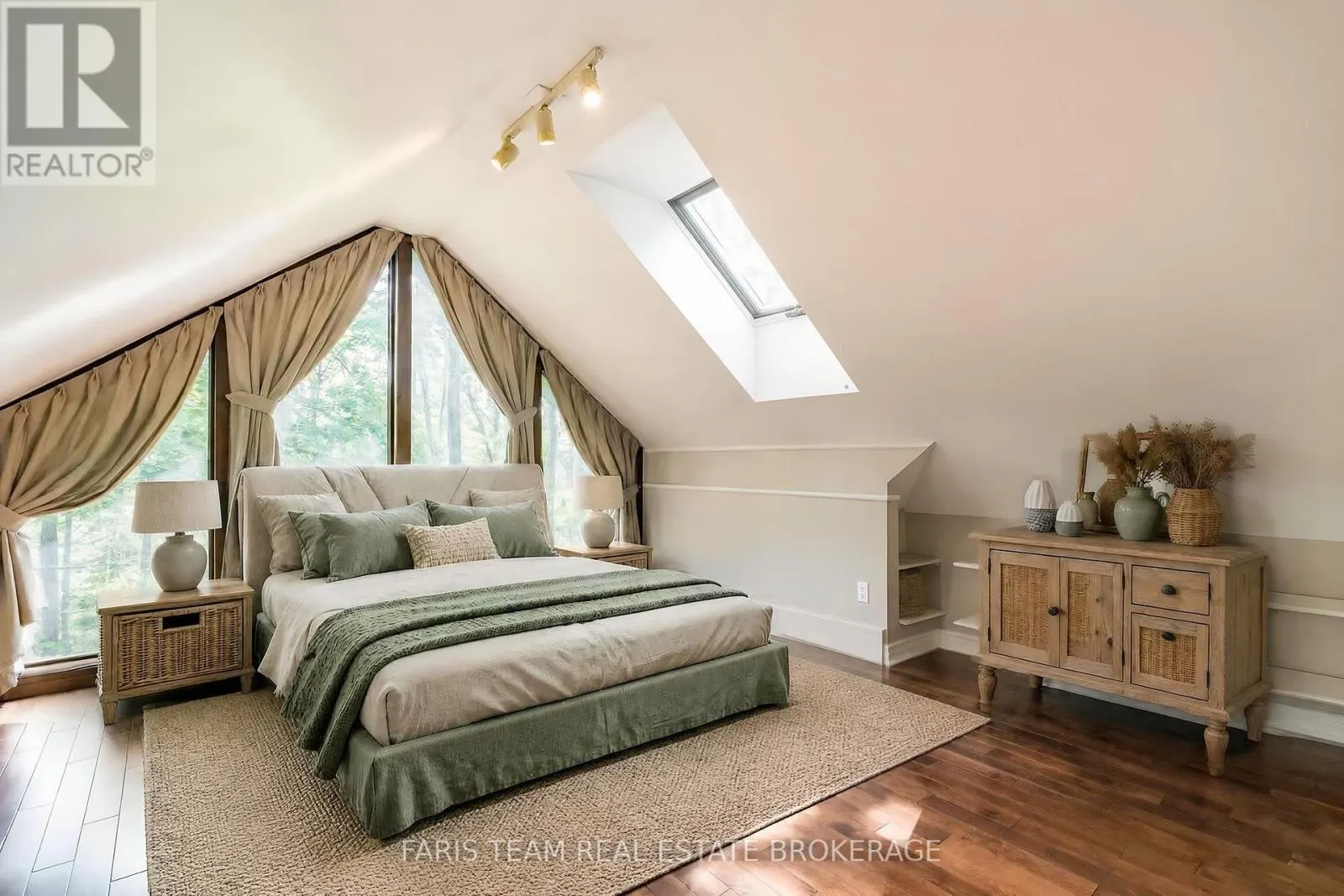 15 SCOTTDALE DRIVE