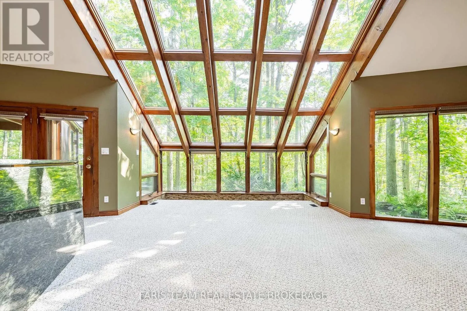 15 SCOTTDALE DRIVE