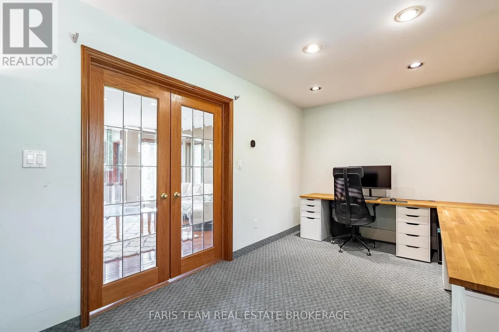 15 SCOTTDALE DRIVE