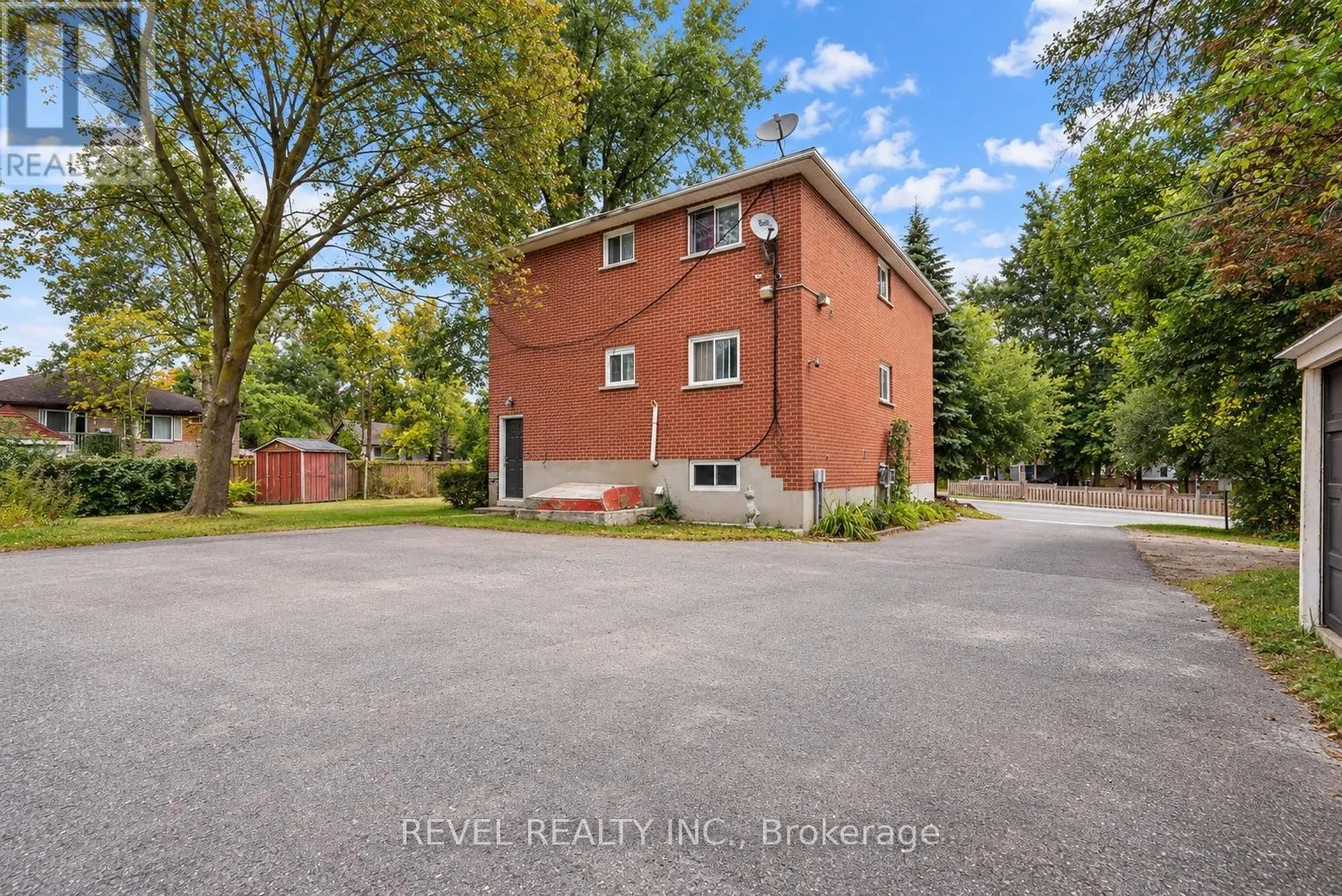 138 INNISFIL STREET