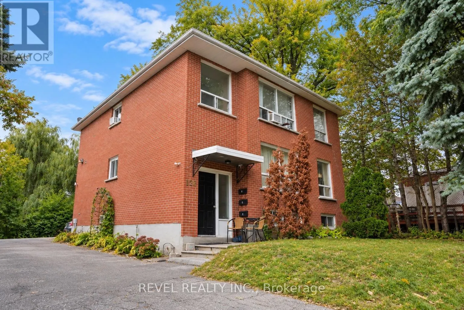 138 INNISFIL STREET