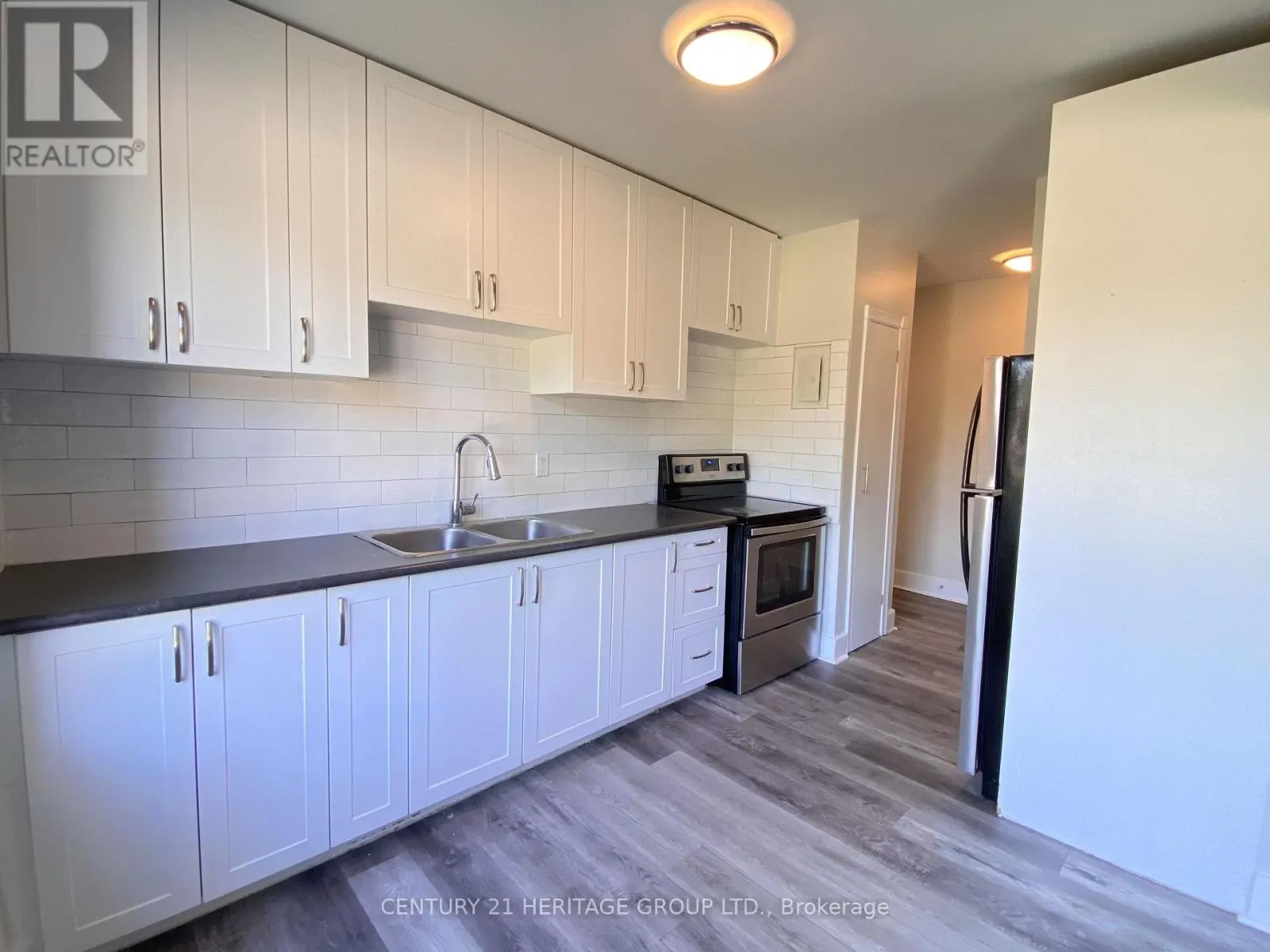 08 - 174 GROVE STREET E