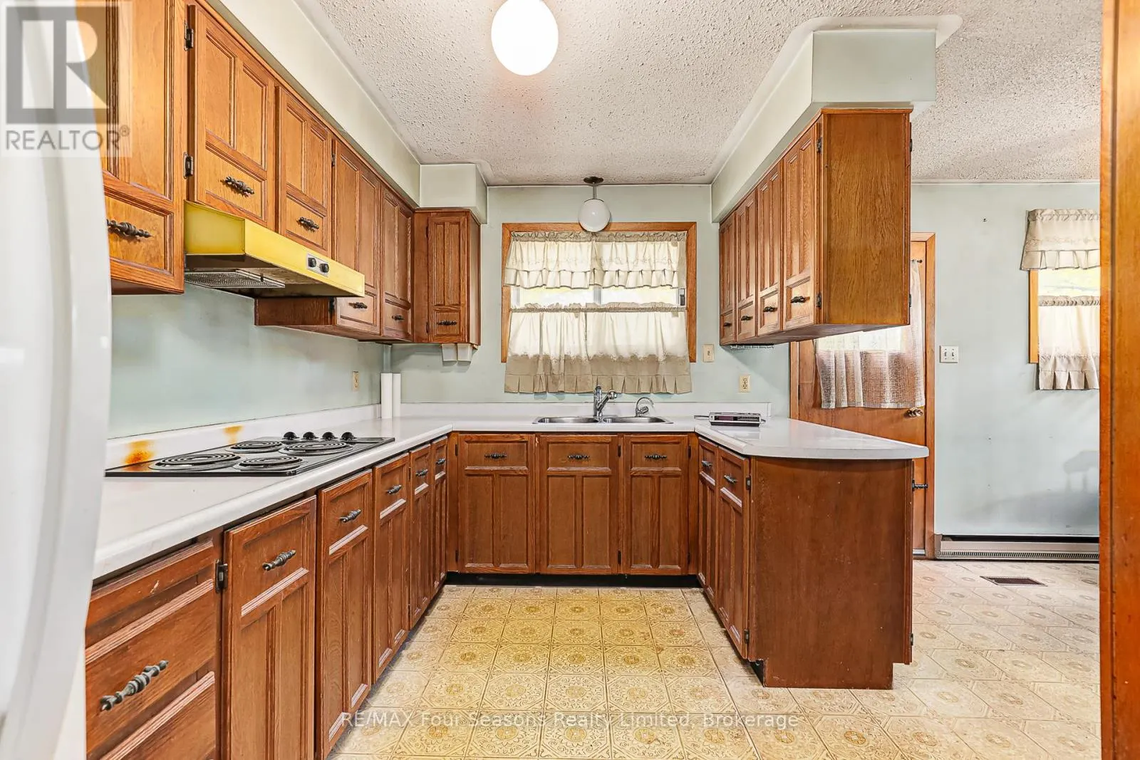 828 OXBOW PARK DRIVE