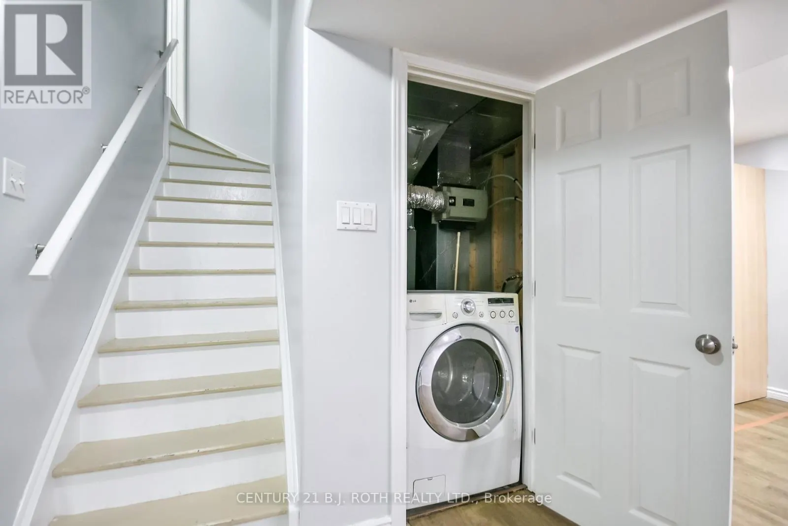 17 CROMPTON DRIVE