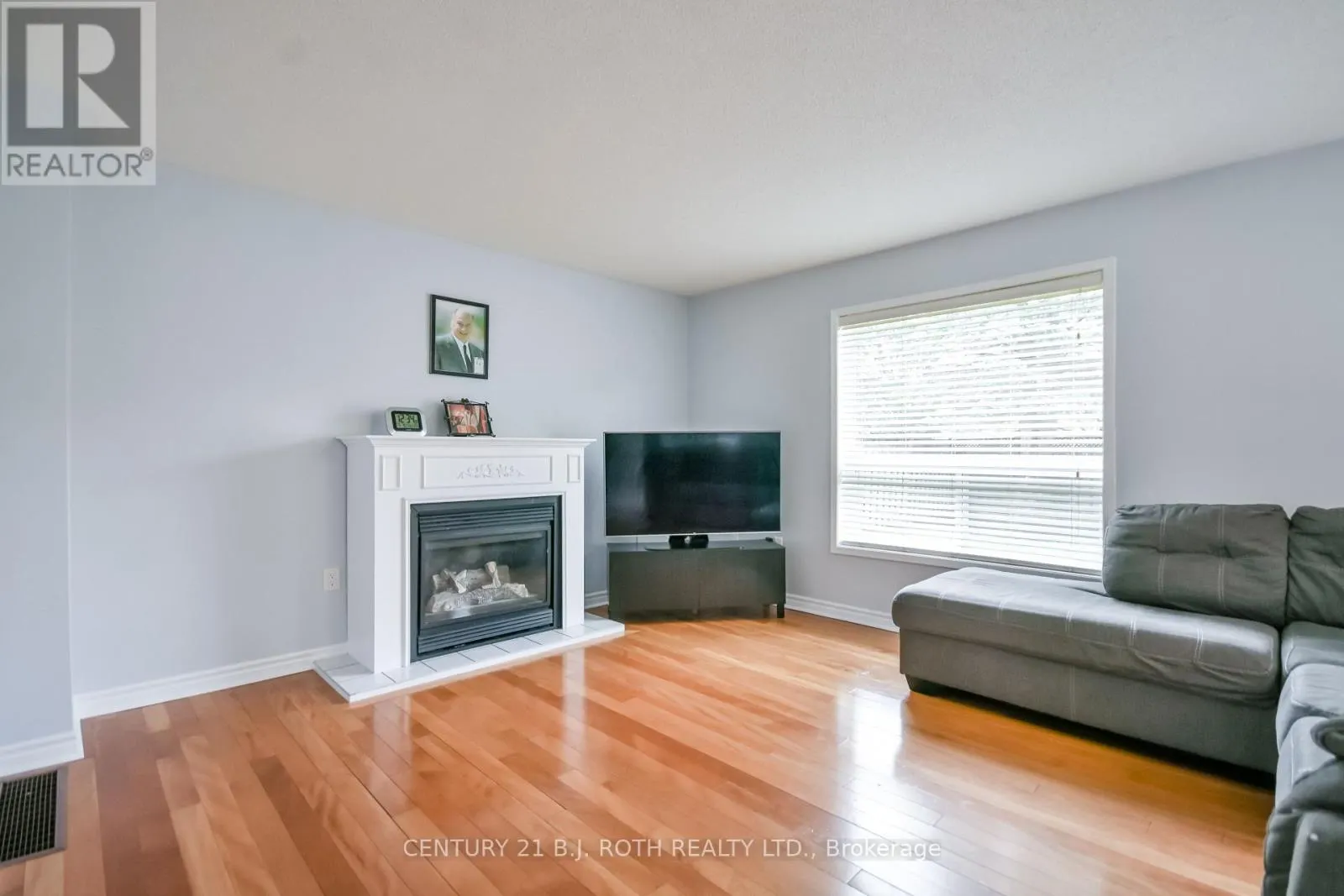 17 CROMPTON DRIVE