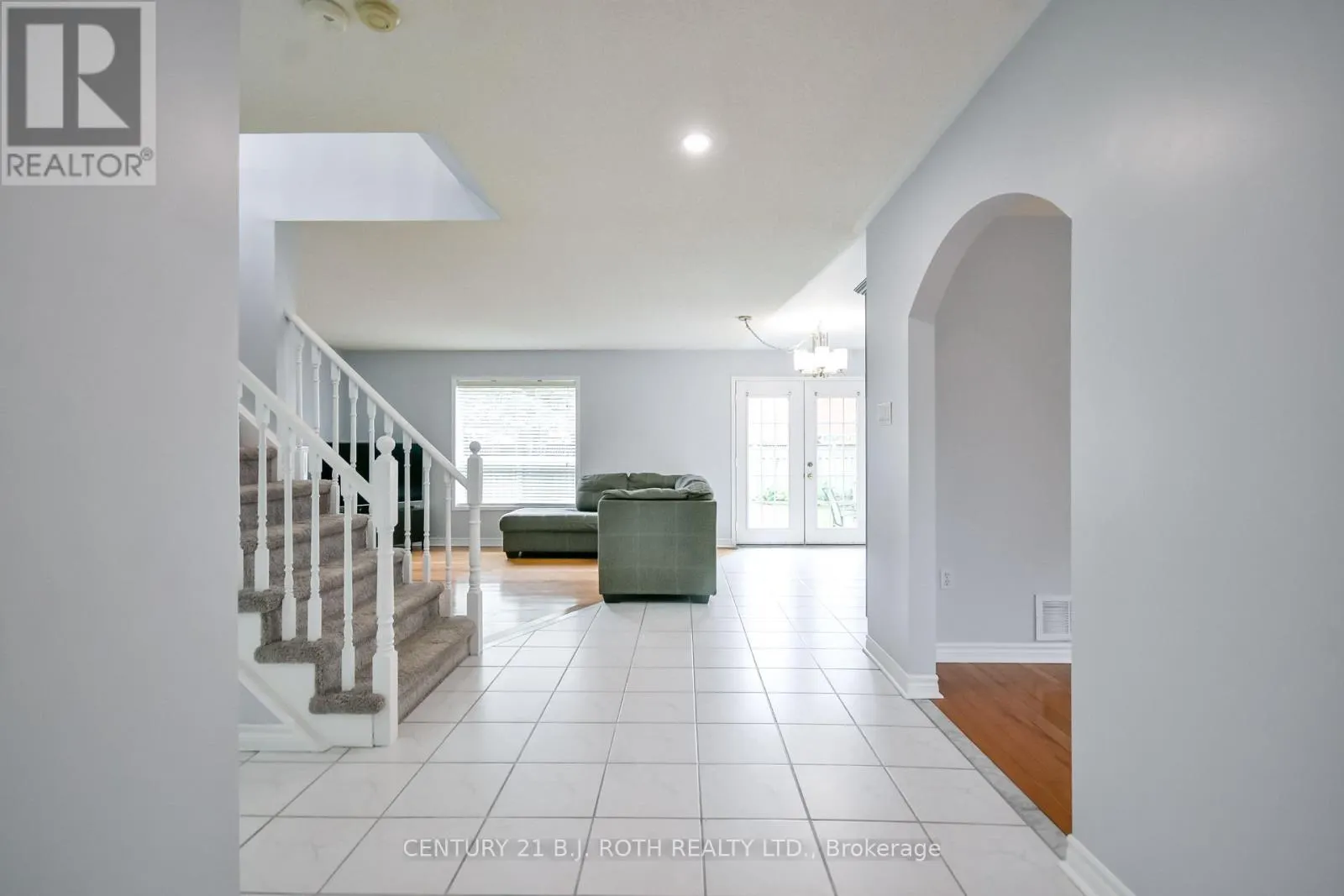 17 CROMPTON DRIVE