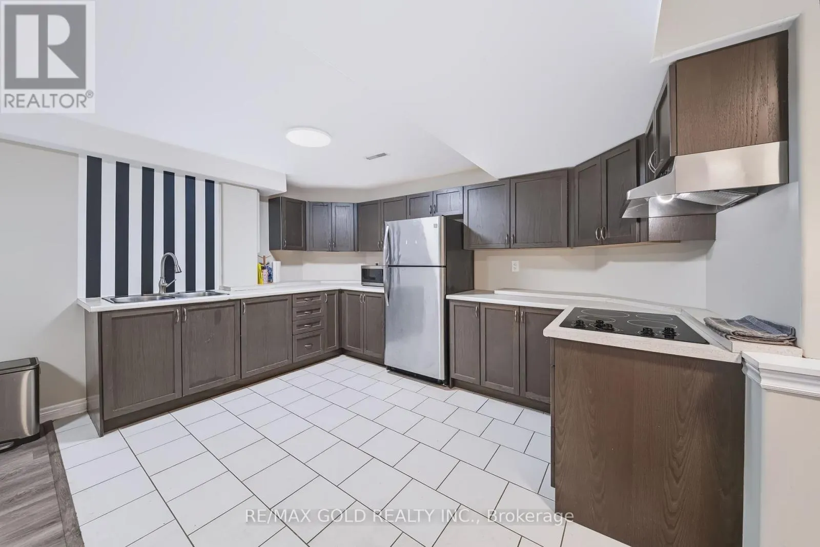 43 GOLDEN MEADOW ROAD