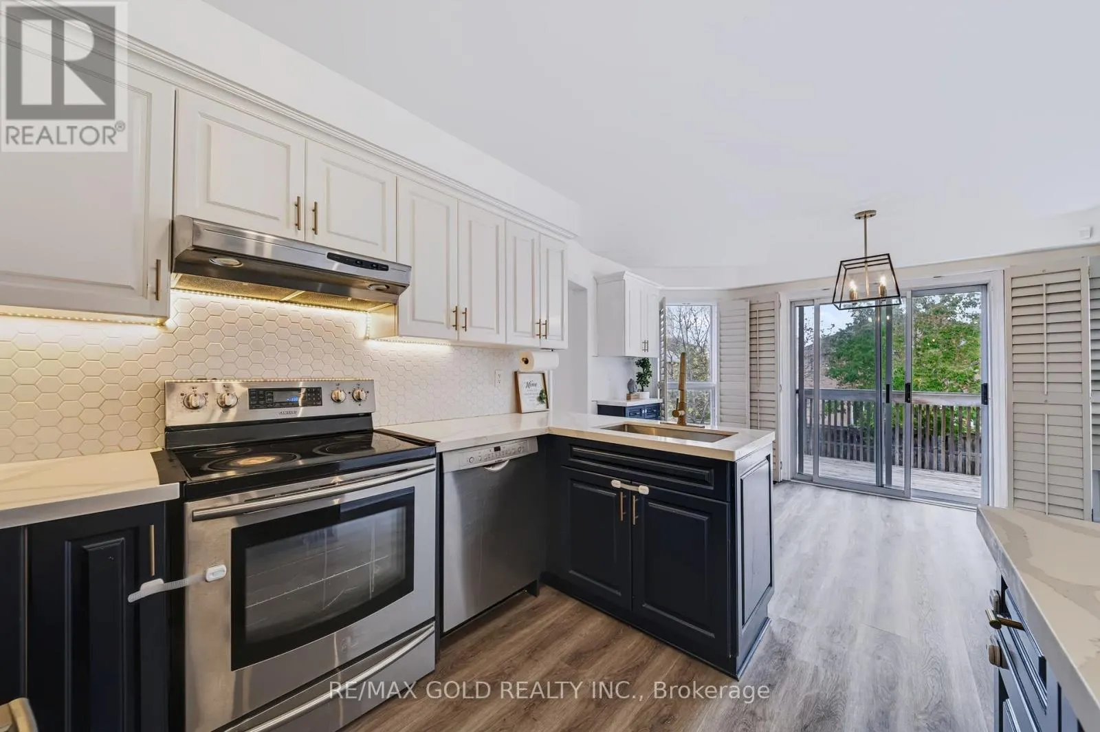 43 GOLDEN MEADOW ROAD