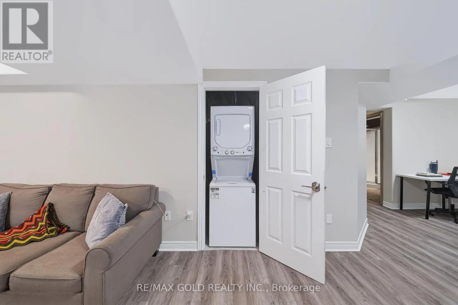 43 GOLDEN MEADOW ROAD