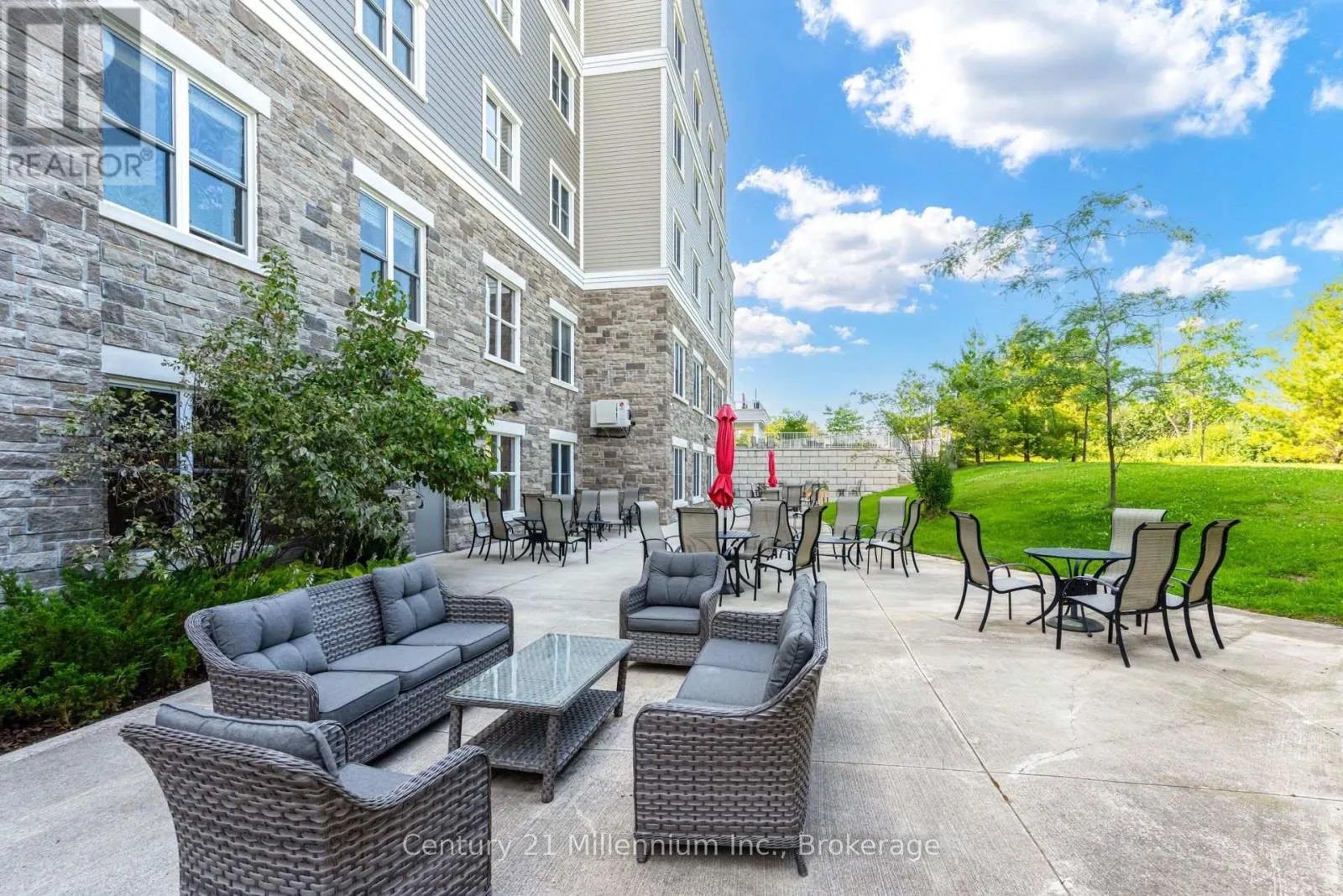 306 - 4 KIMBERLY LANE #306