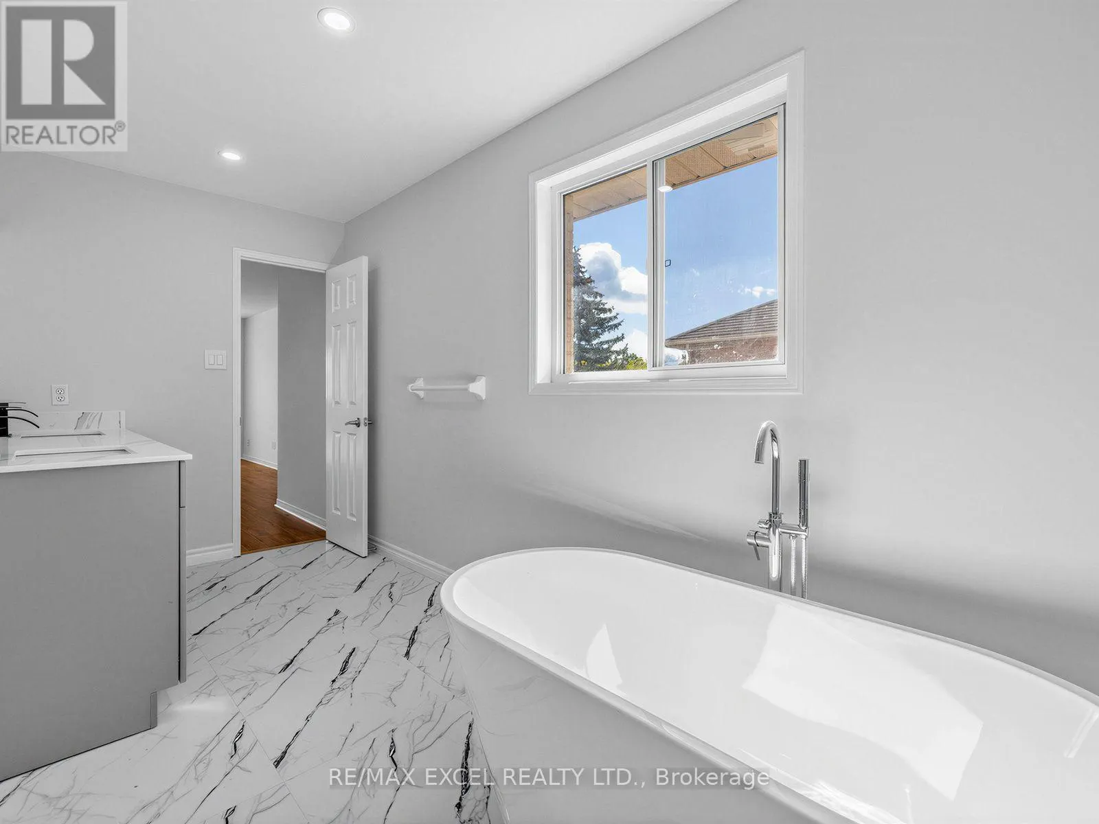396 CUNDLES ROAD W