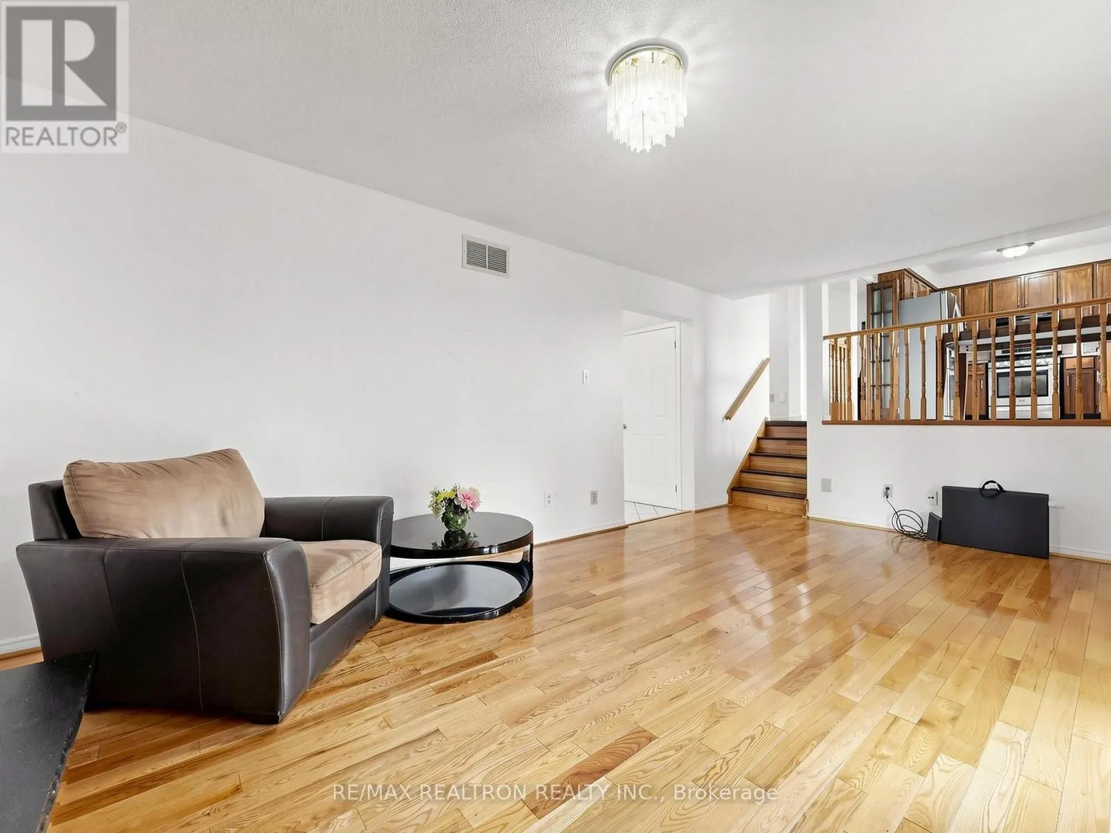 101 CHIEFTAIN CRESCENT