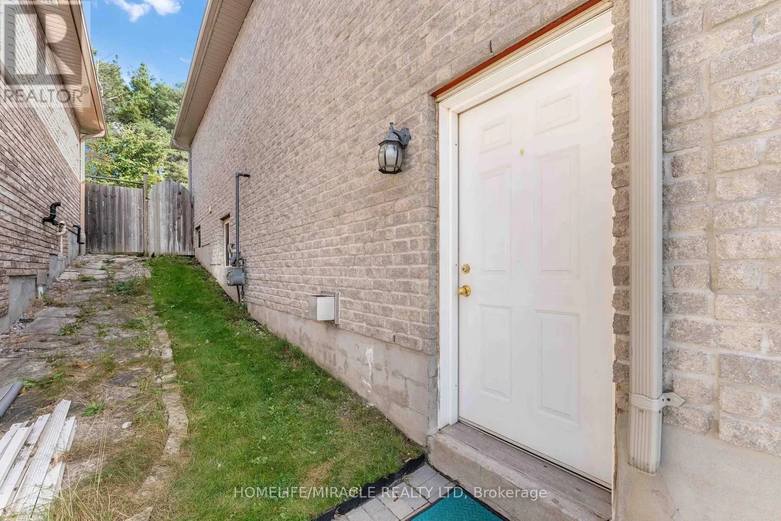 30 DOVE CRESCENT