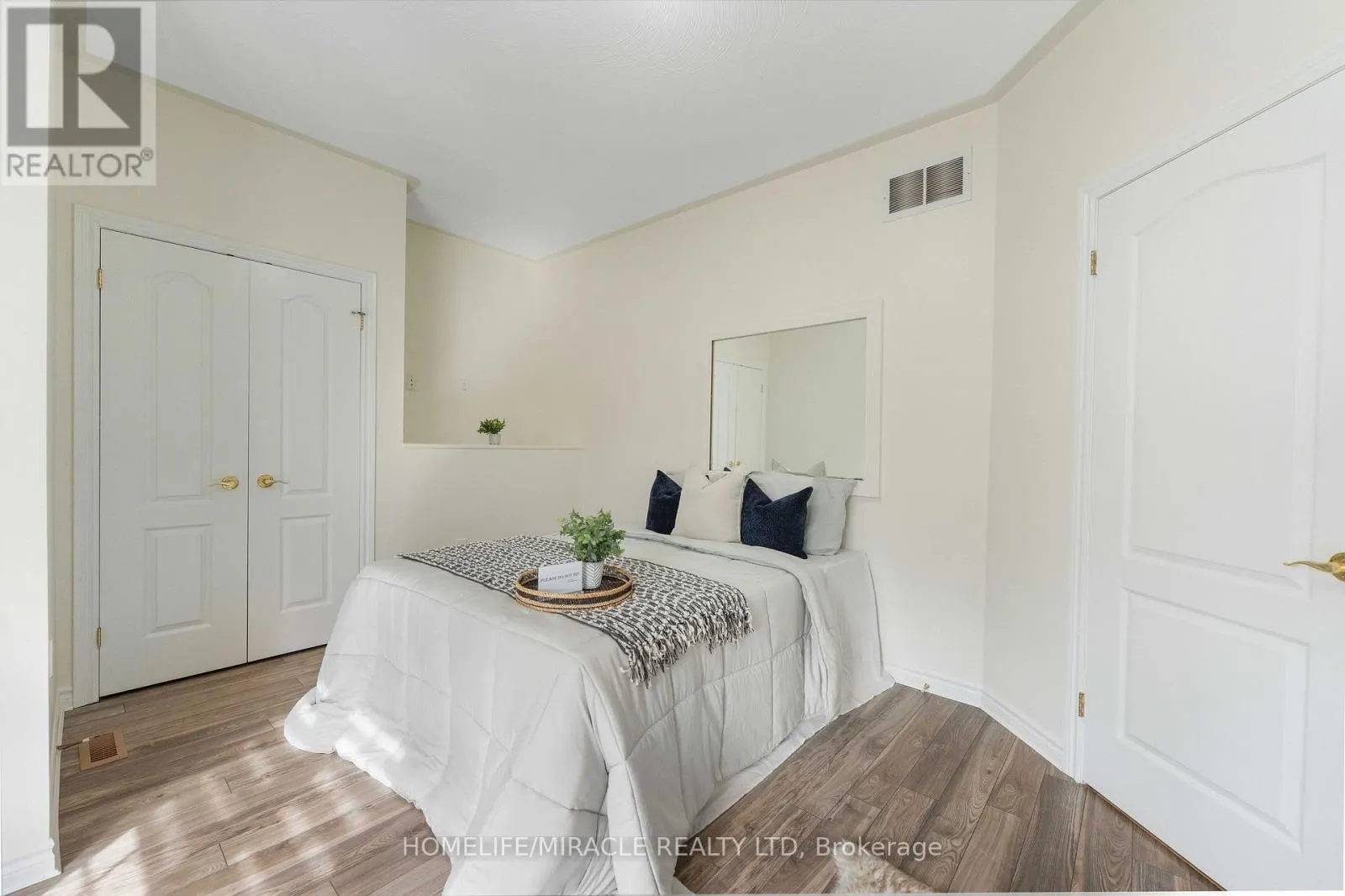 30 DOVE CRESCENT