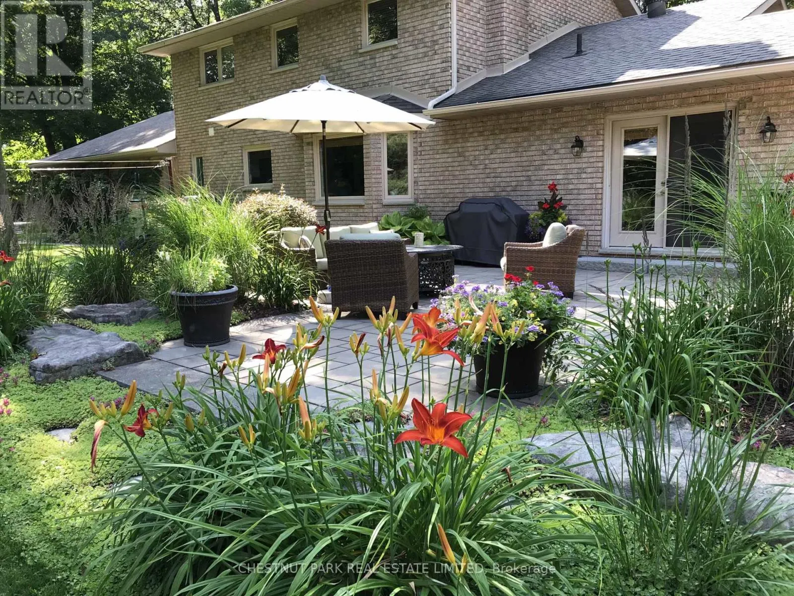 9 MILLS CIRCLE