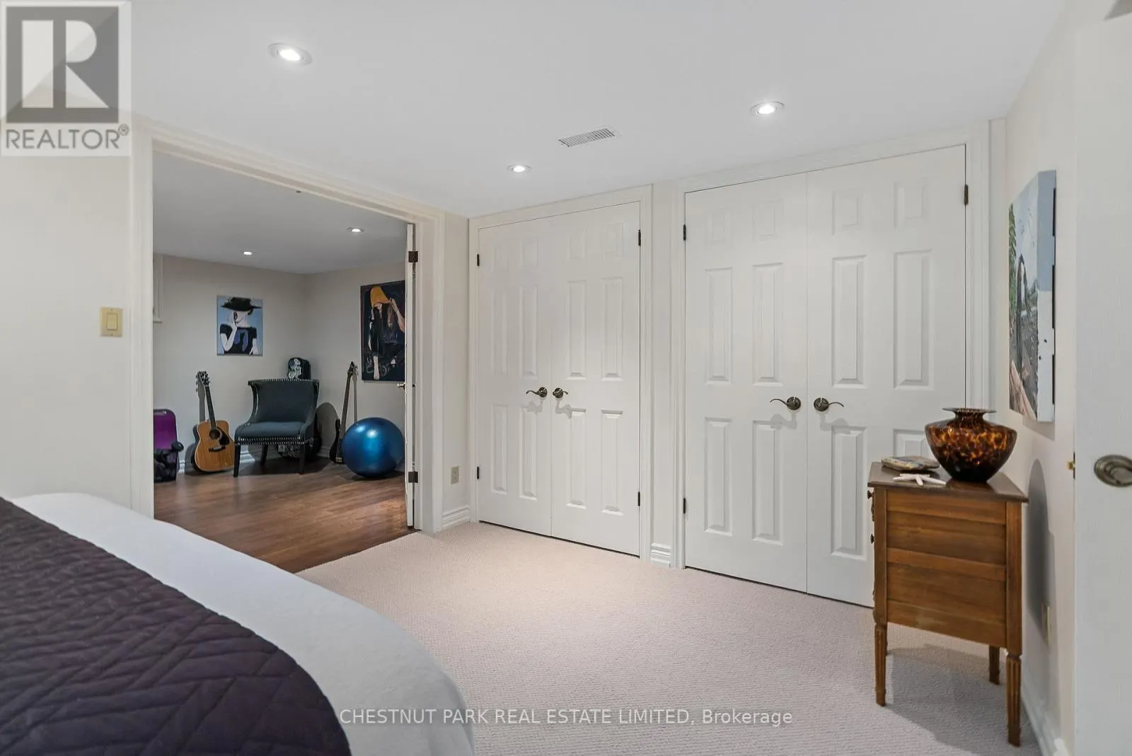 9 MILLS CIRCLE