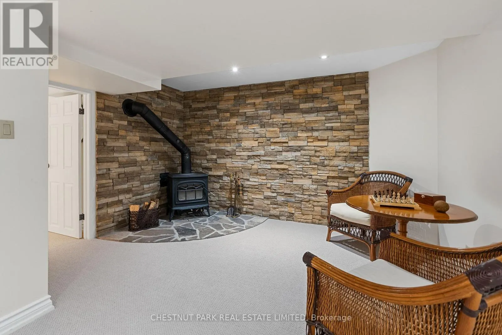 9 MILLS CIRCLE