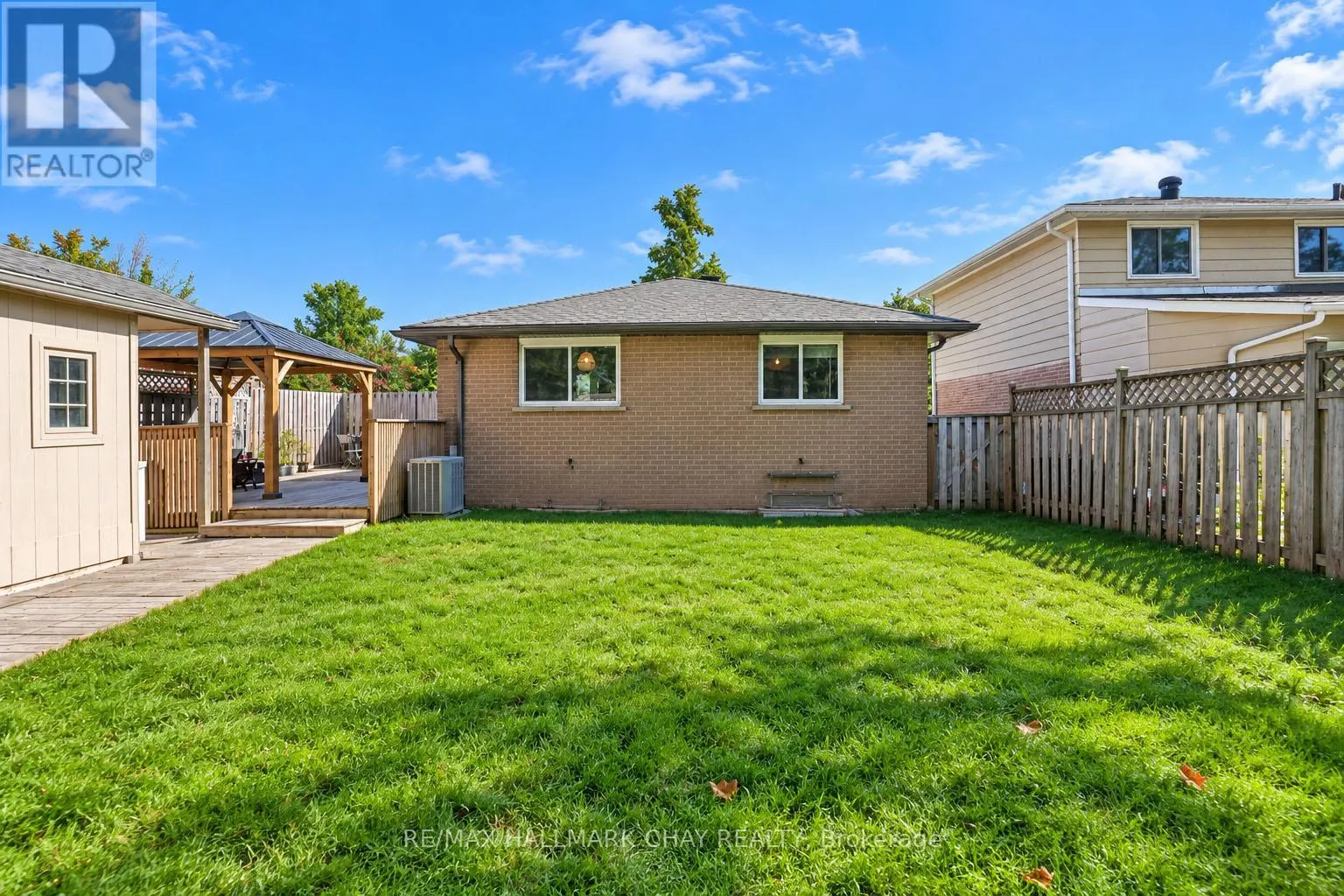 LOWER - 11 DAPHNE CRESCENT
