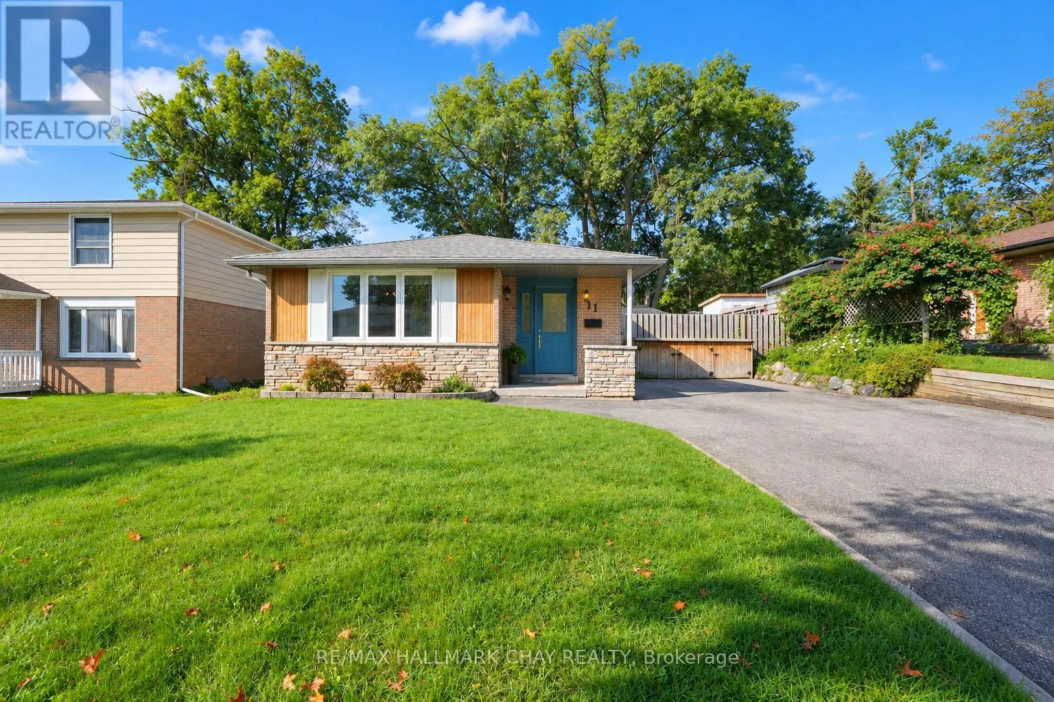 LOWER - 11 DAPHNE CRESCENT