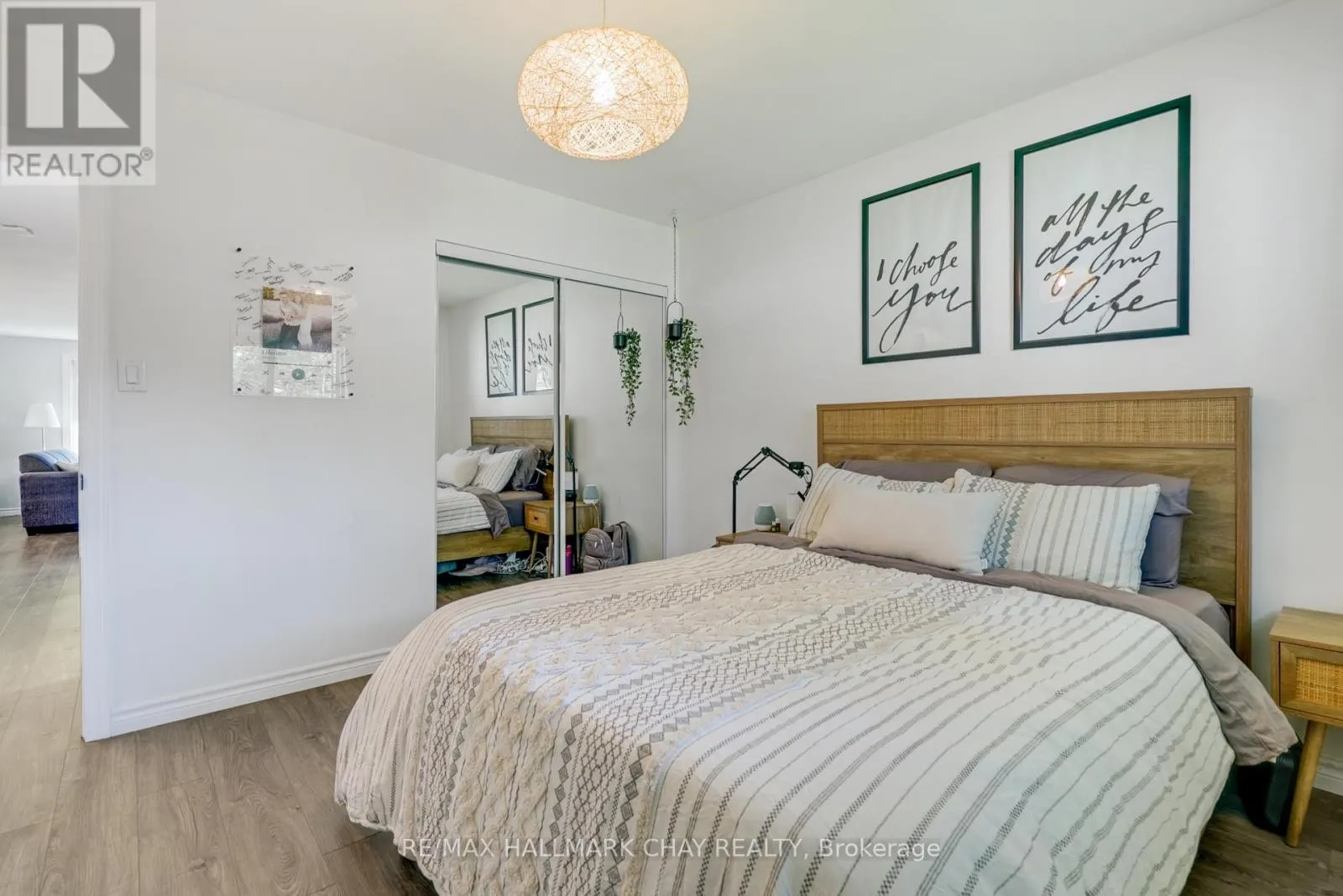UPPER - 11 DAPHNE CRESCENT