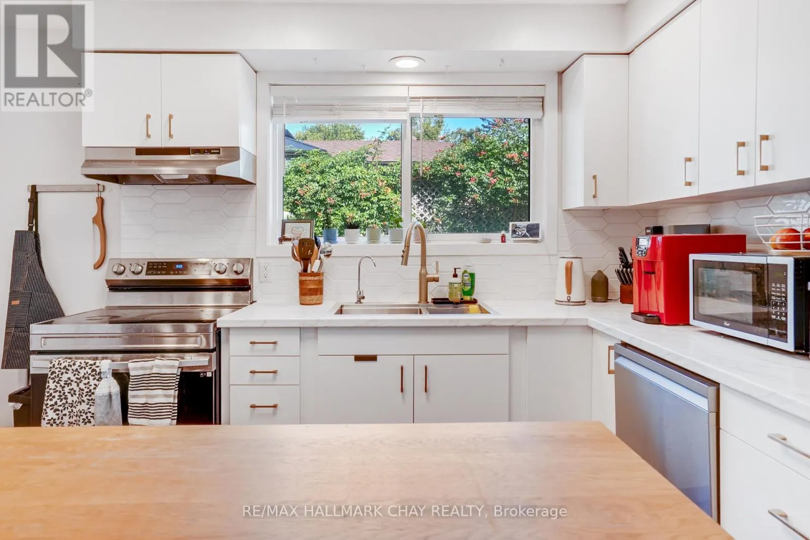 UPPER - 11 DAPHNE CRESCENT