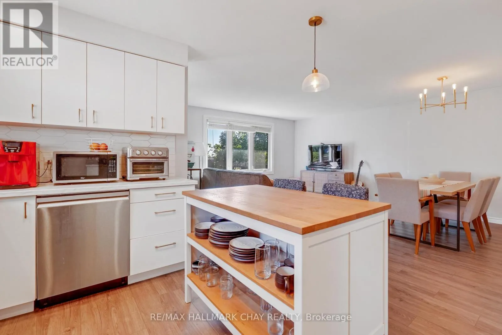 UPPER - 11 DAPHNE CRESCENT