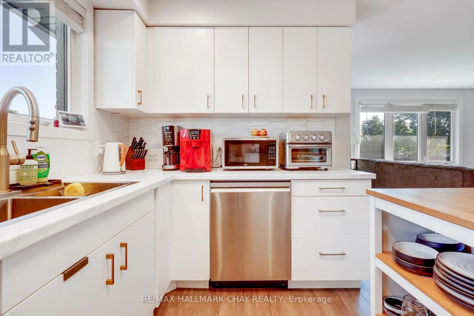 UPPER - 11 DAPHNE CRESCENT