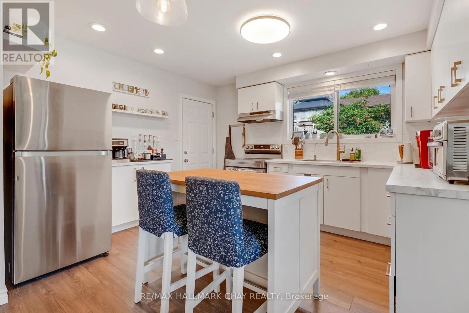 UPPER - 11 DAPHNE CRESCENT