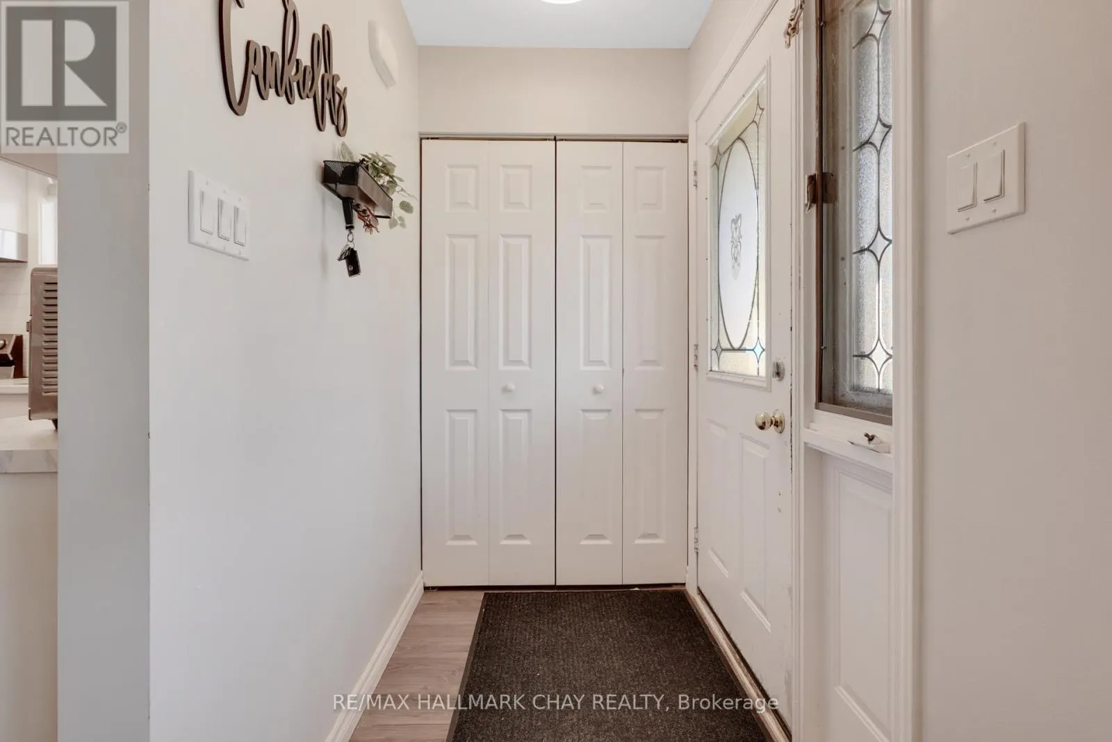 UPPER - 11 DAPHNE CRESCENT