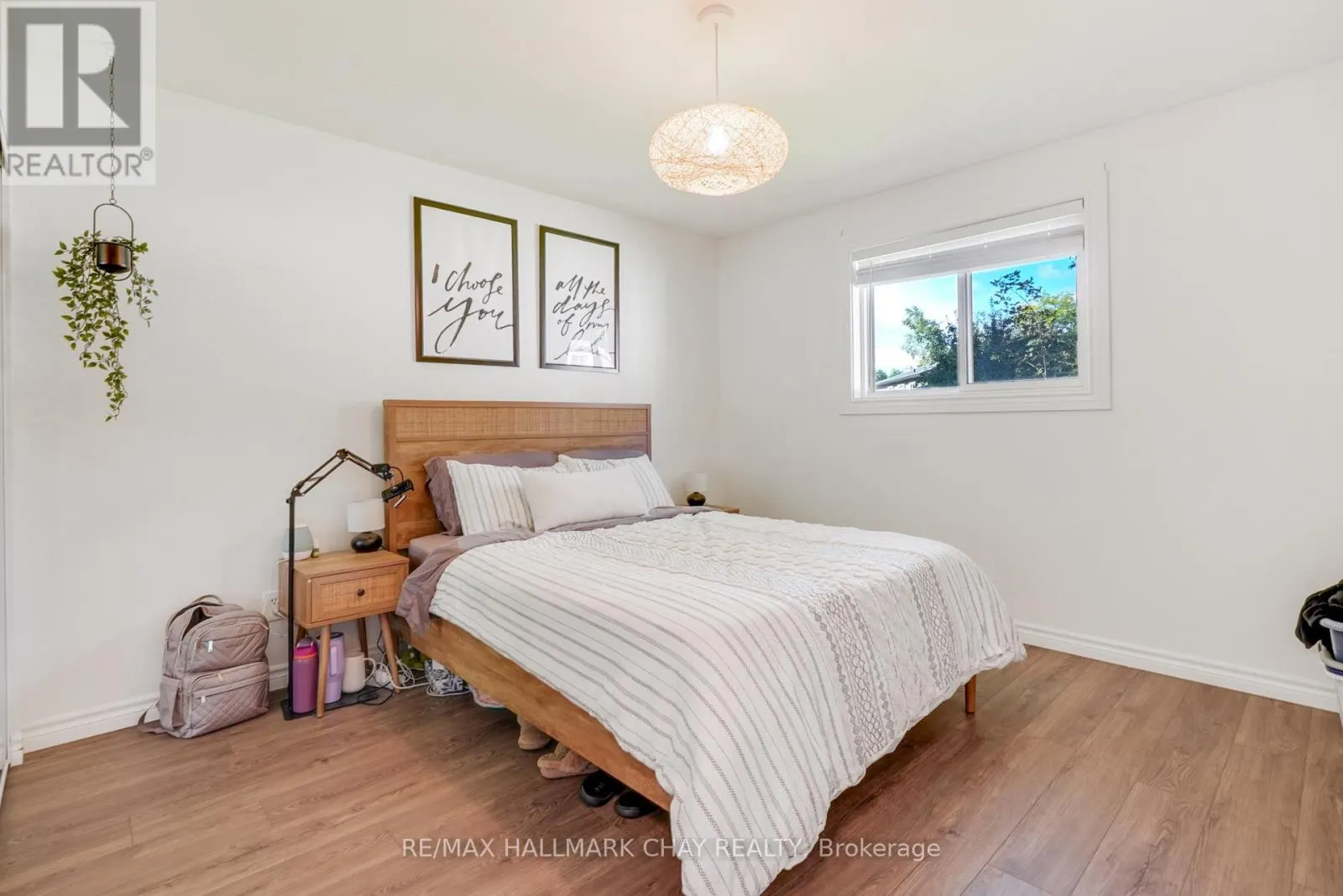 UPPER - 11 DAPHNE CRESCENT