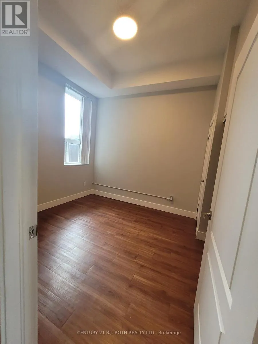 203 - 19 DUNLOP STREET W