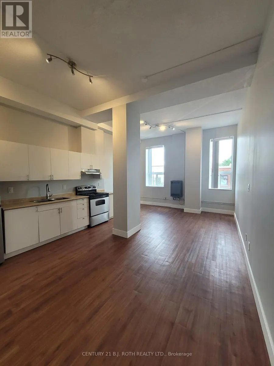 203 - 19 DUNLOP STREET W
