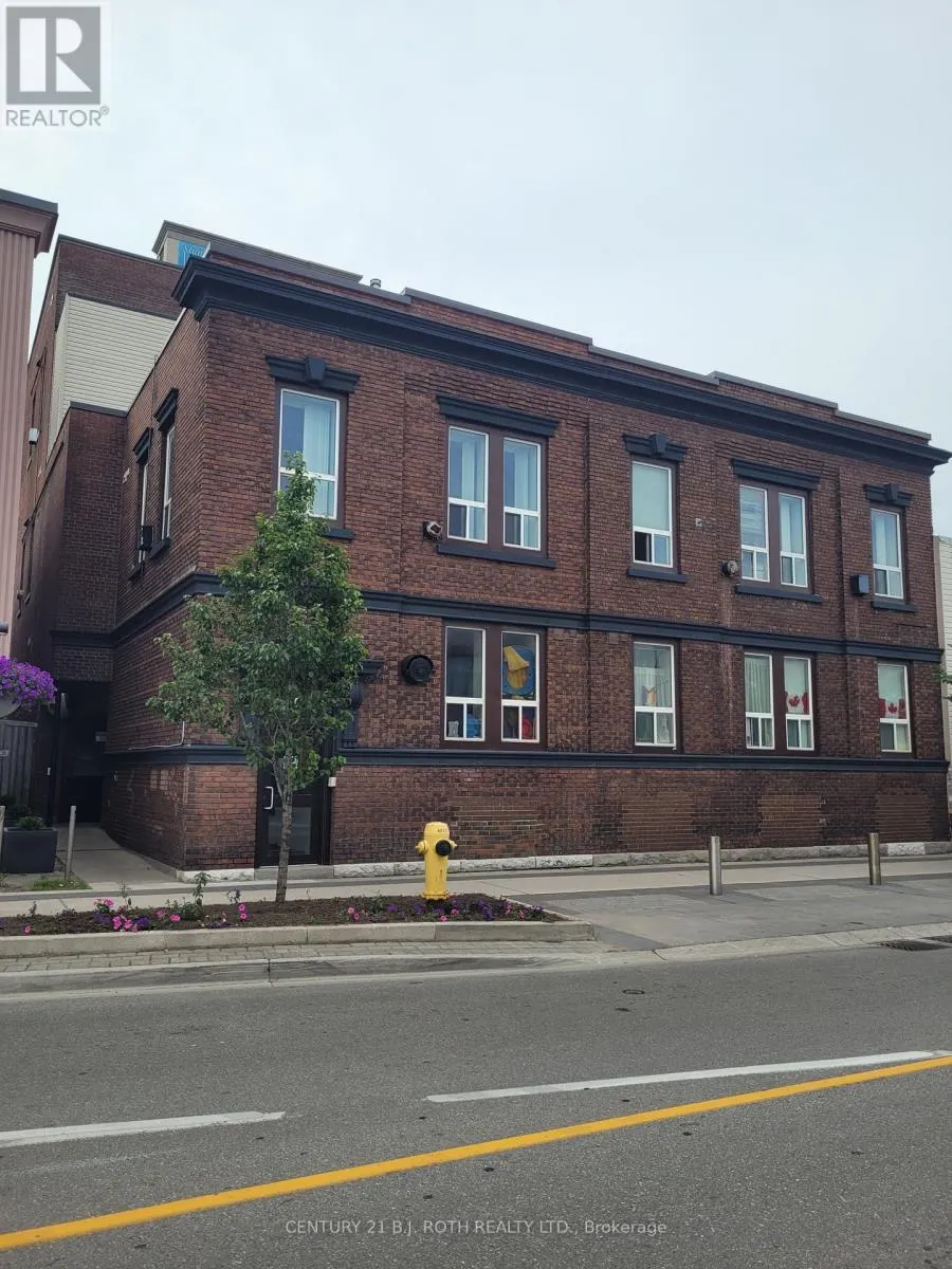 203 - 19 DUNLOP STREET W
