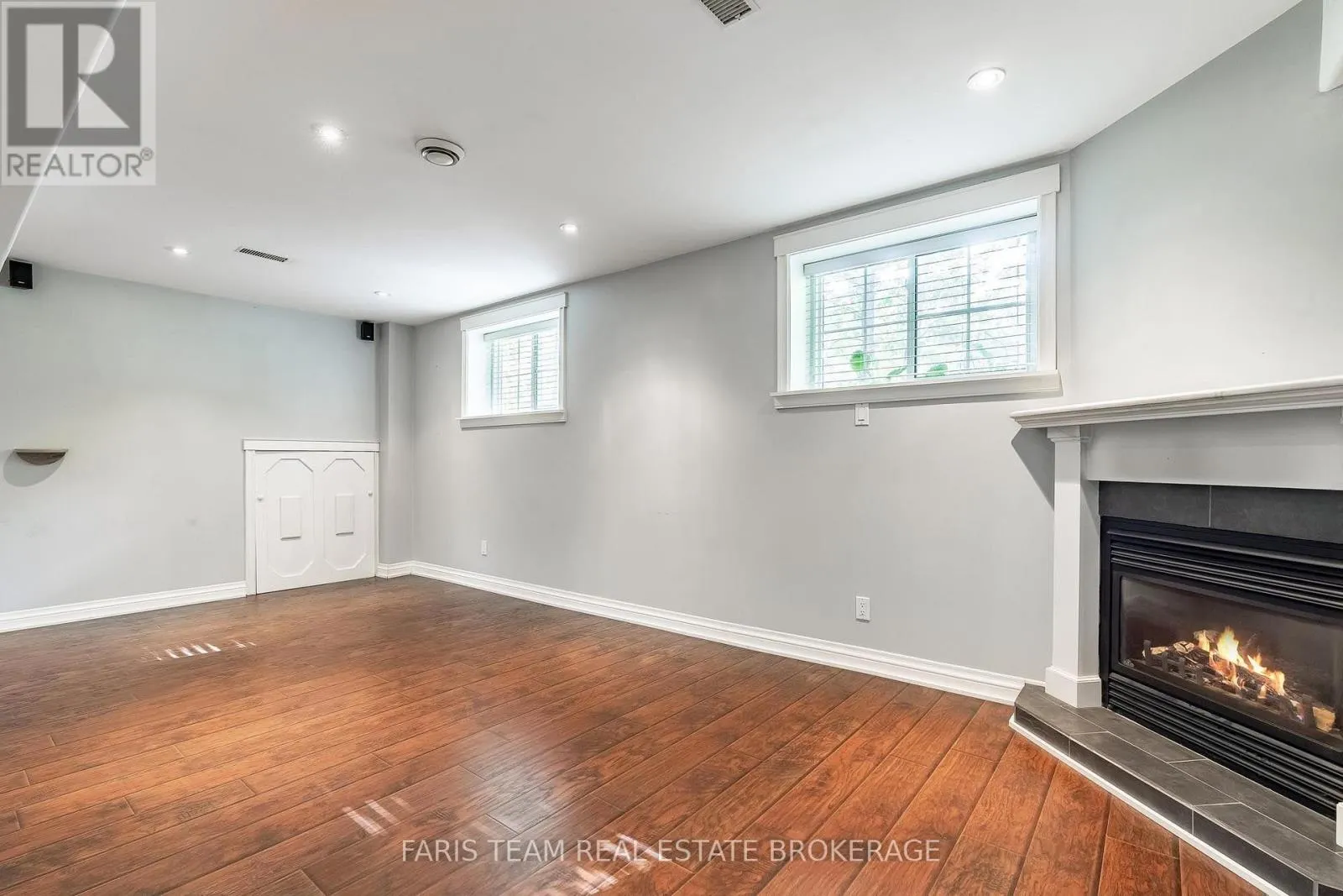 8 PINECONE AVENUE