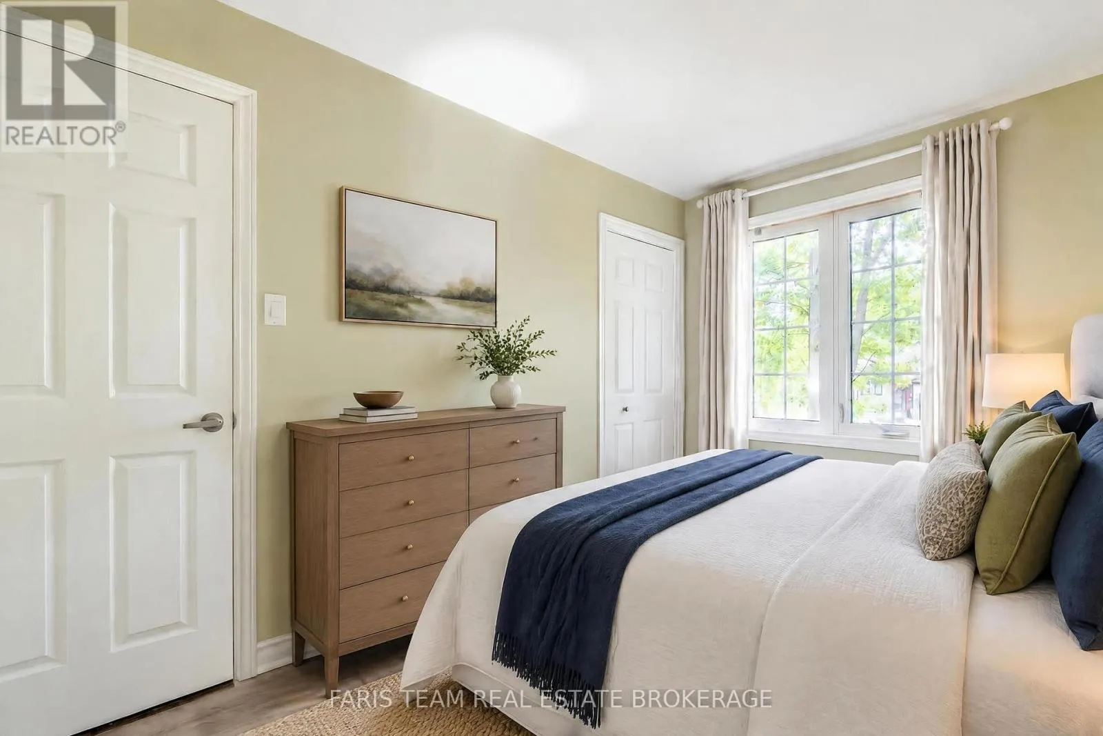 8 PINECONE AVENUE