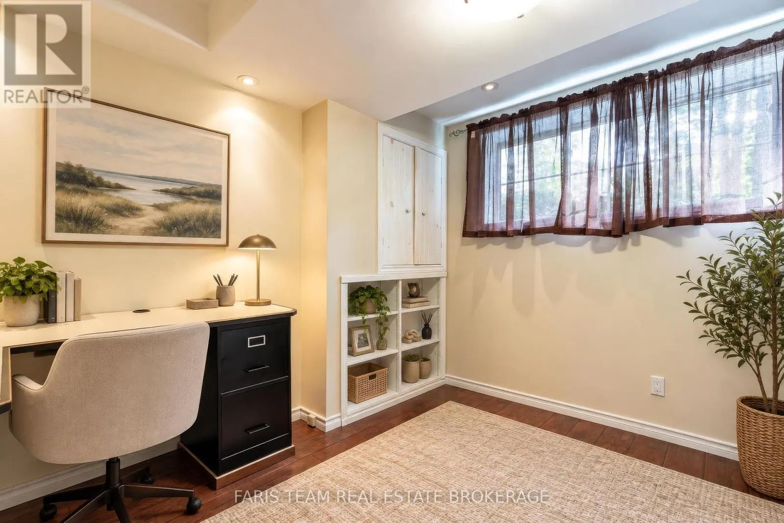 8 PINECONE AVENUE