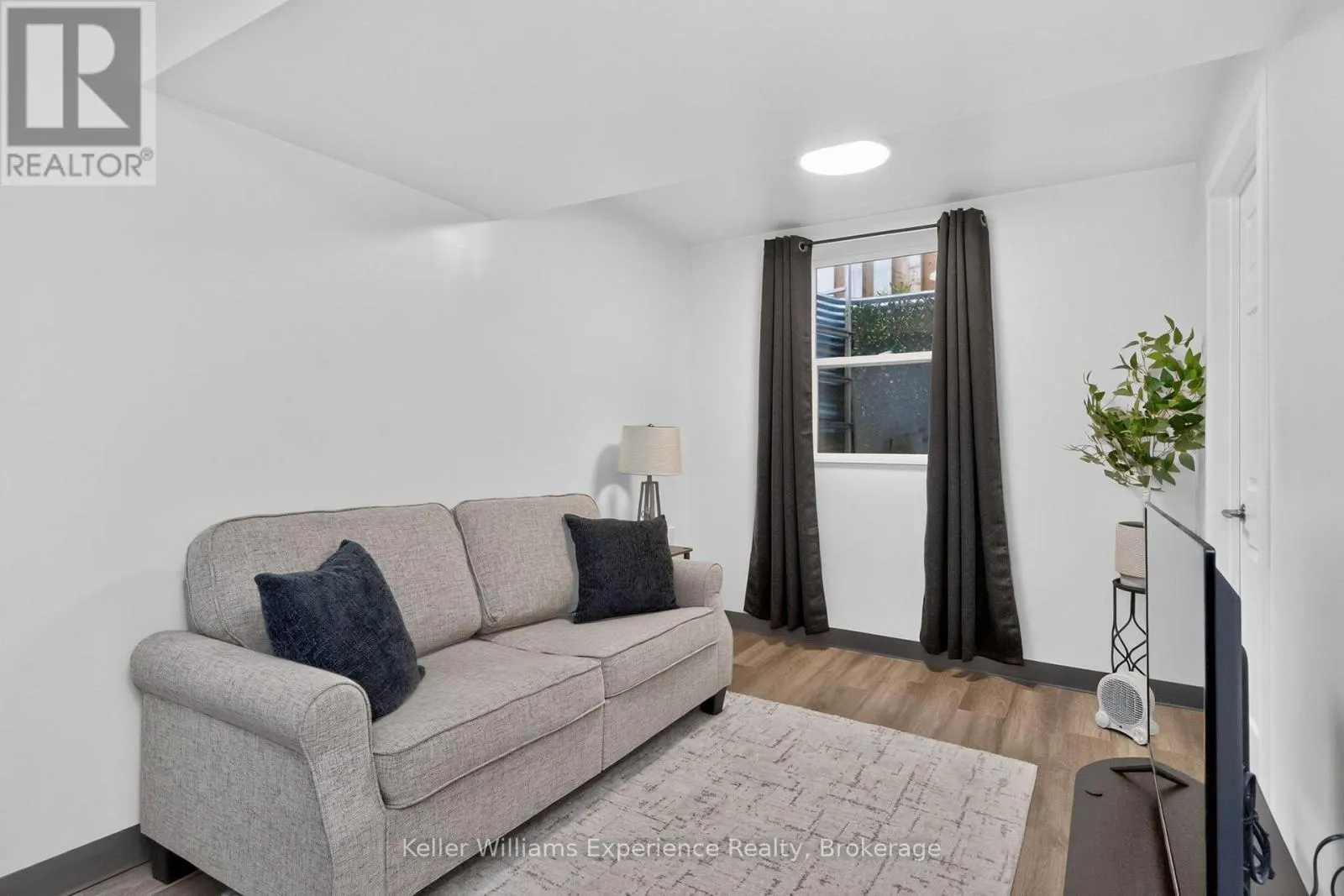 13 LINDSAY COURT