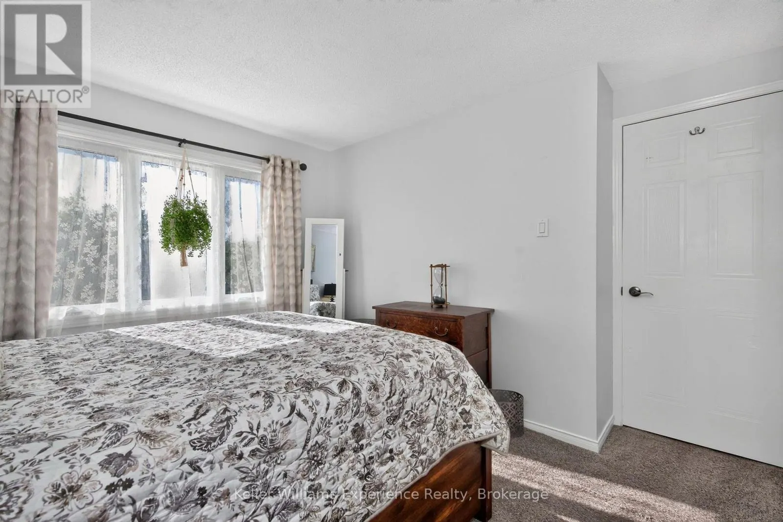 13 LINDSAY COURT