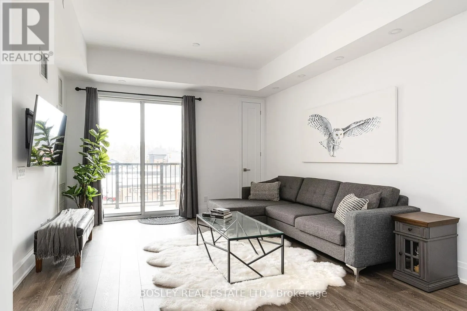 310 - 1 HUME STREET S