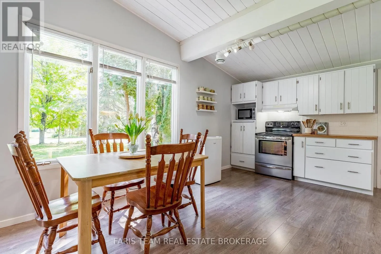 224 LAKESHORE ROAD W