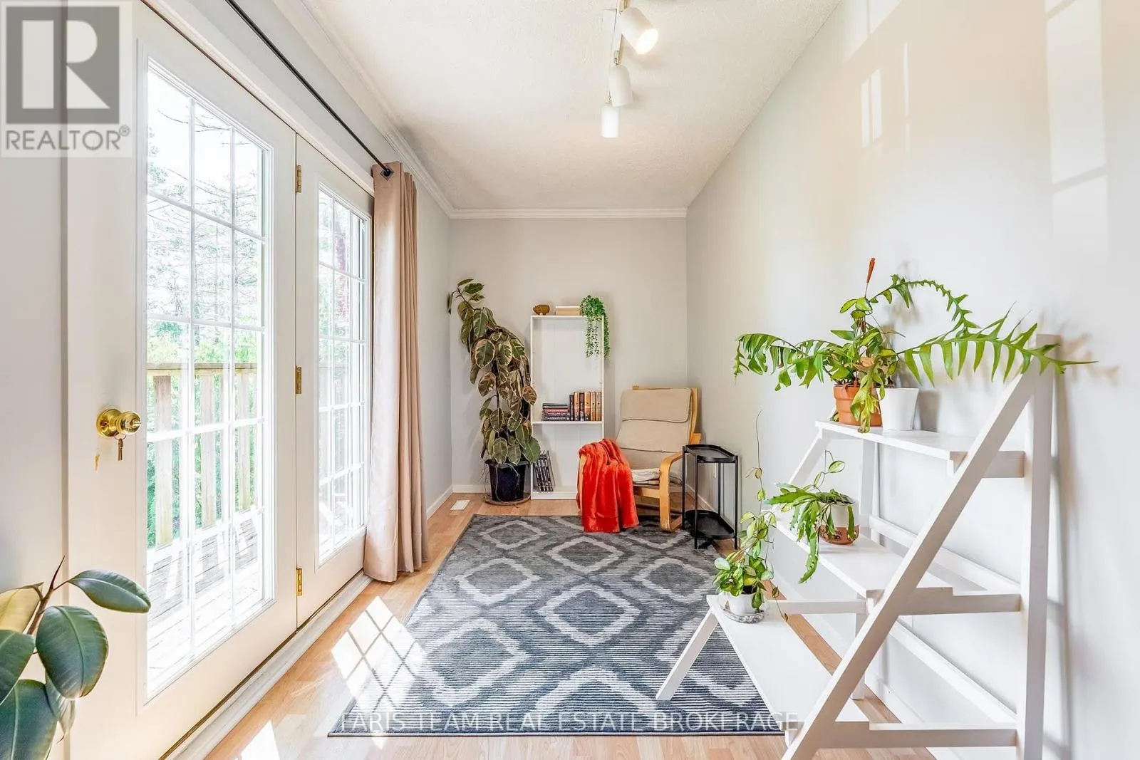 224 LAKESHORE ROAD W