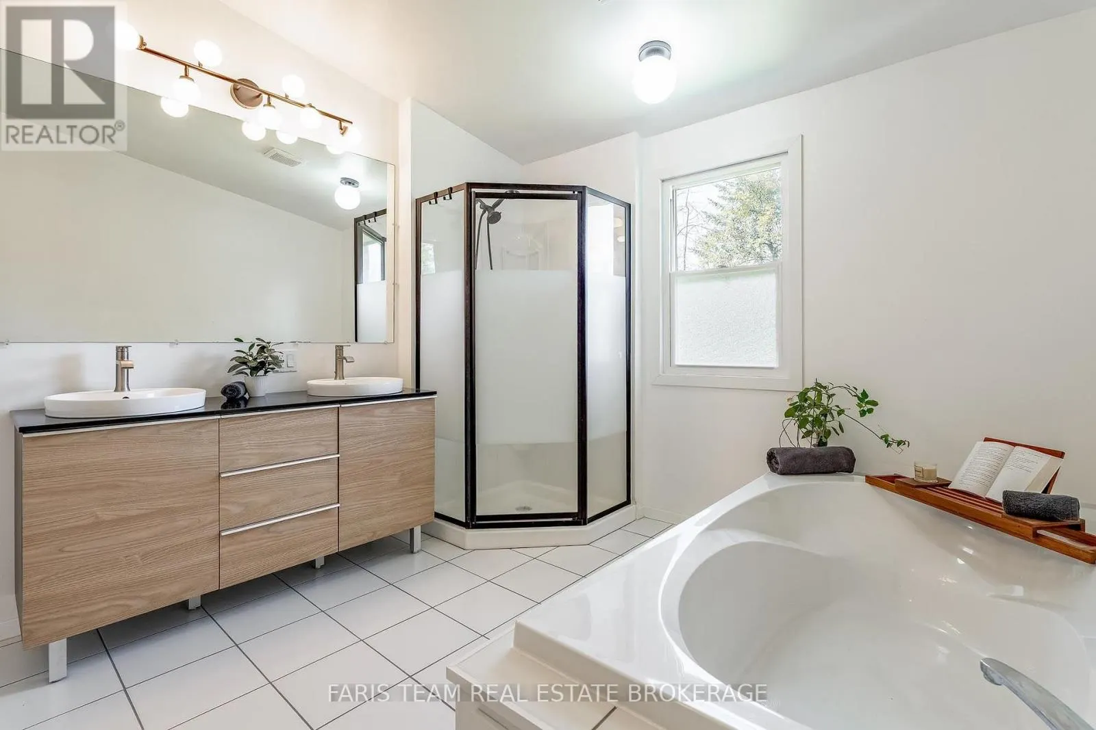224 LAKESHORE ROAD W