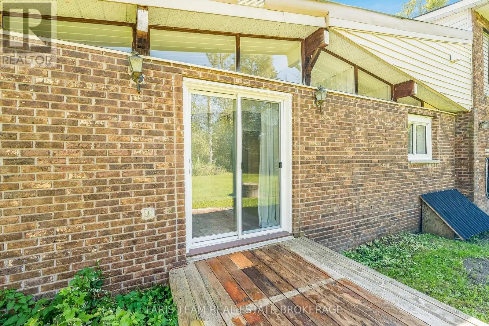 224 LAKESHORE ROAD W