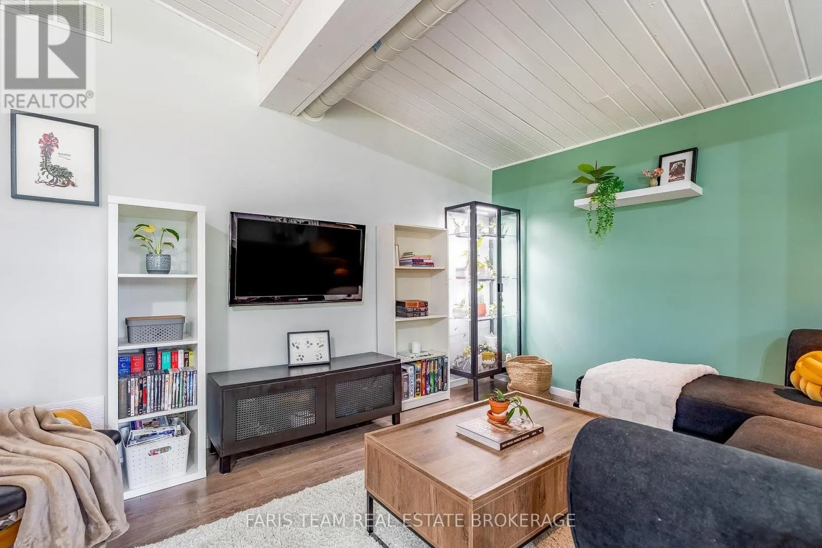 224 LAKESHORE ROAD W