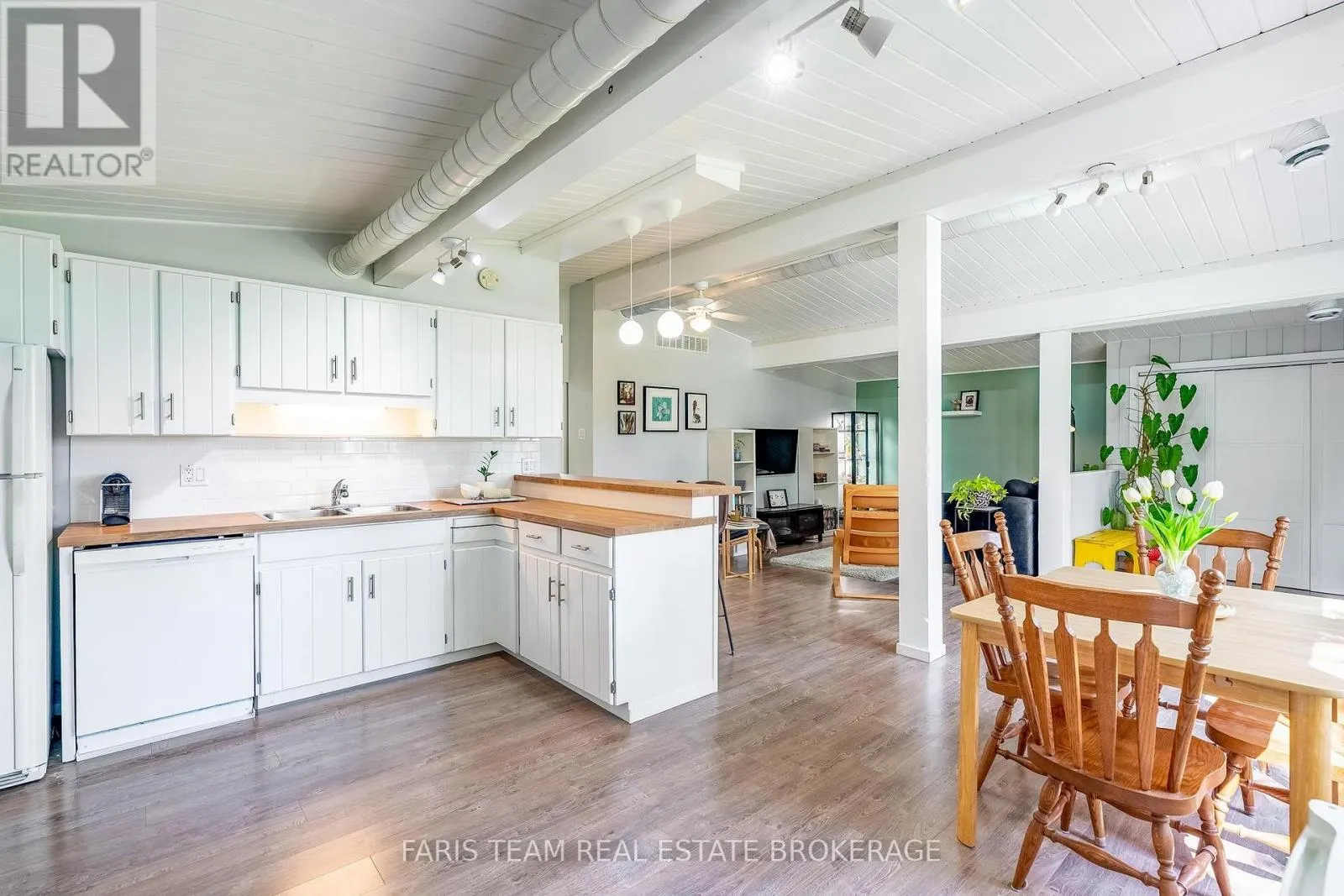 224 LAKESHORE ROAD W