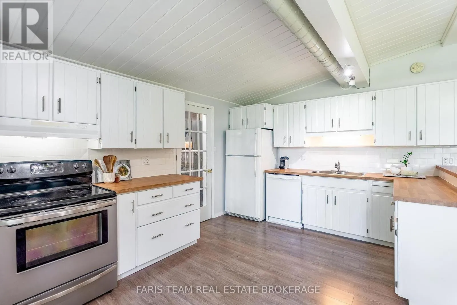 224 LAKESHORE ROAD W