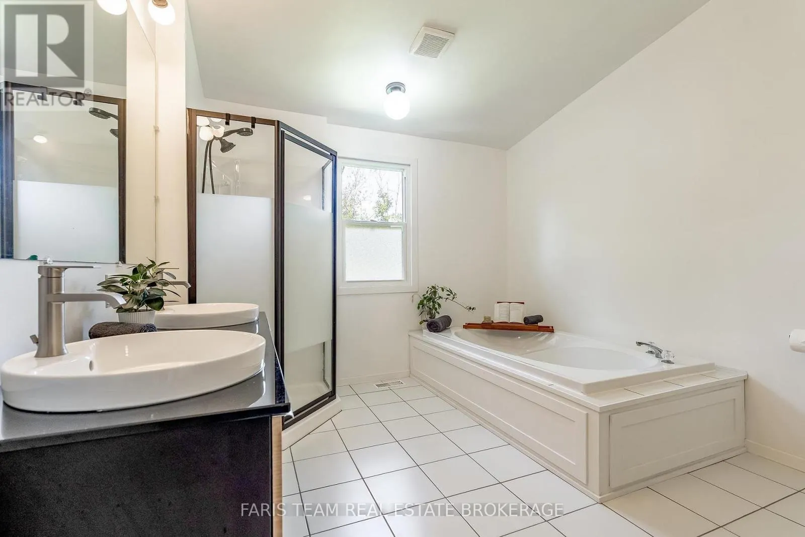 224 LAKESHORE ROAD W