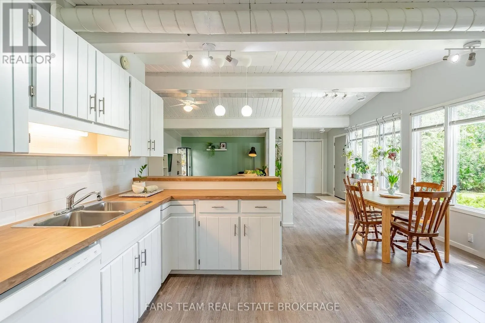 224 LAKESHORE ROAD W